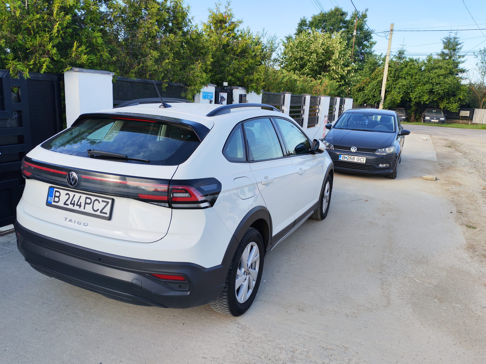 Volkswagen Taigo lateral - rent a car Bucuresti